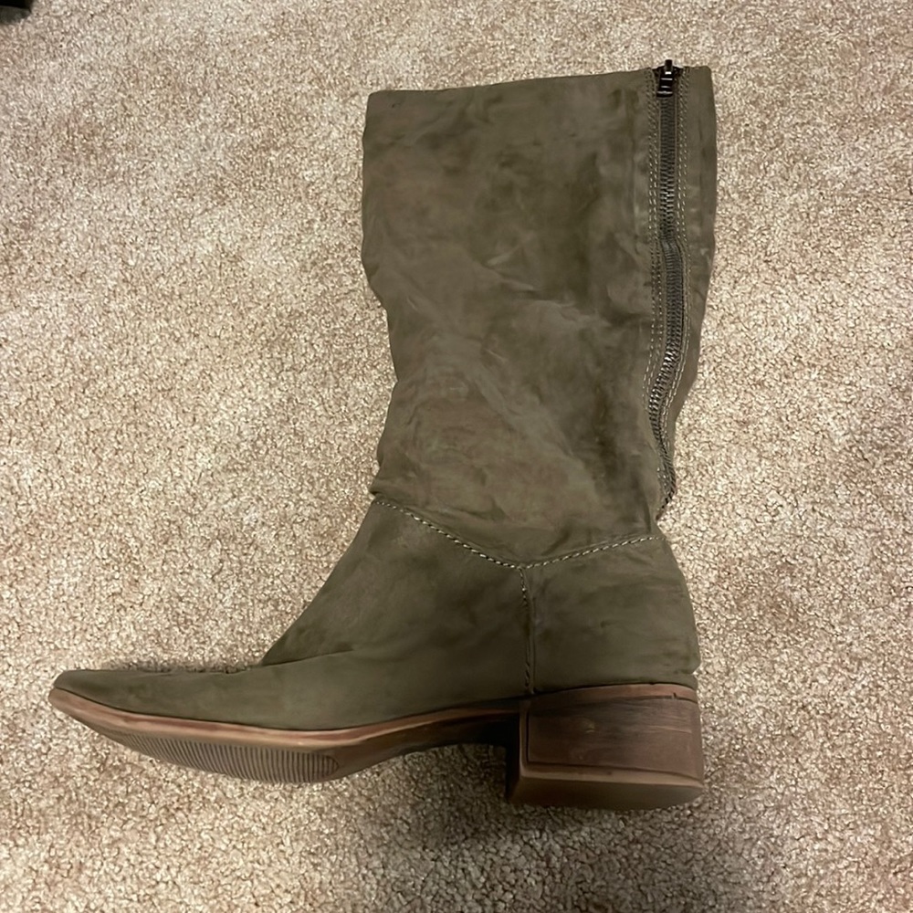 Women’s Taupe Used Dress Boots US Size 10
